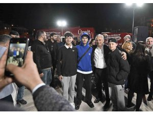 Uysal’dan mahalle buluşmalarında türkü ziyafeti