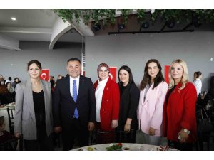Başkan Yücel: "Hizmet yolunda kadınlarımızla el ele vereceğiz"