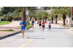 Alanya’da Atatürk Halk Koşusu ve Yarı Maratonu tamamlandı