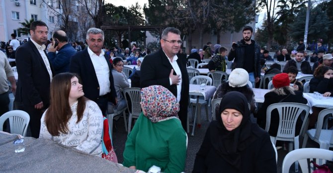 BEKİR KIVRIM İLK İFTARINI TOKİ KONUTLARINDA YAPTI