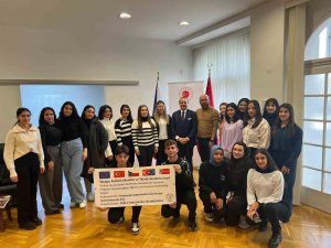 Adanalı öğrenciler Prag’da staj programına katıldı
