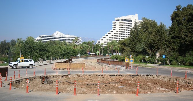 3. Etap Raylı Sistem çalışması Konyaaltı Caddesi’ne ulaştı