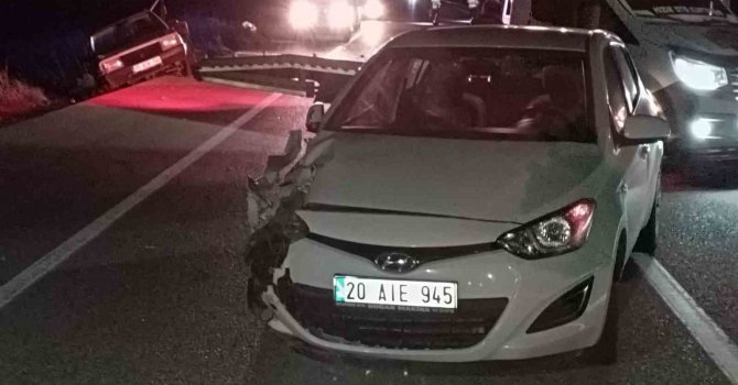 Burdur’da iki otomobil çarpıştı: 3 yaralı