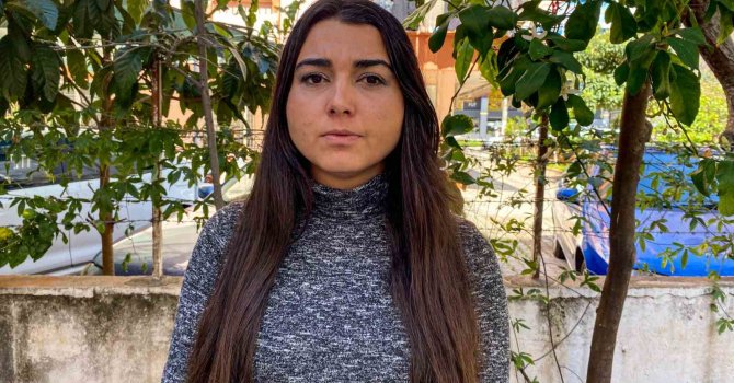 Öğretmenin öğrencisinin ağzını kapatarak çenesini sıkması öğretmen anneyi isyan ettirdi