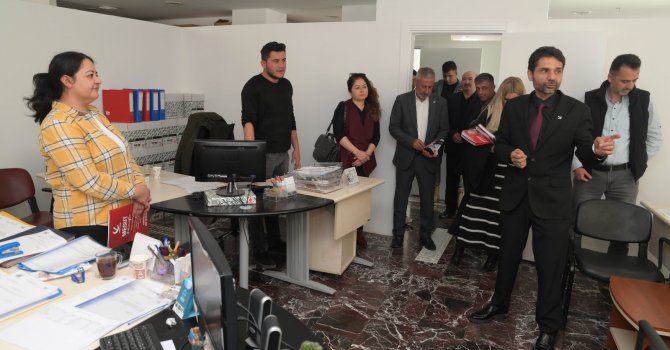 DÖŞEMEALTI BELEDİYESİNDE MAAŞ KRİZİ BÜYÜYOR