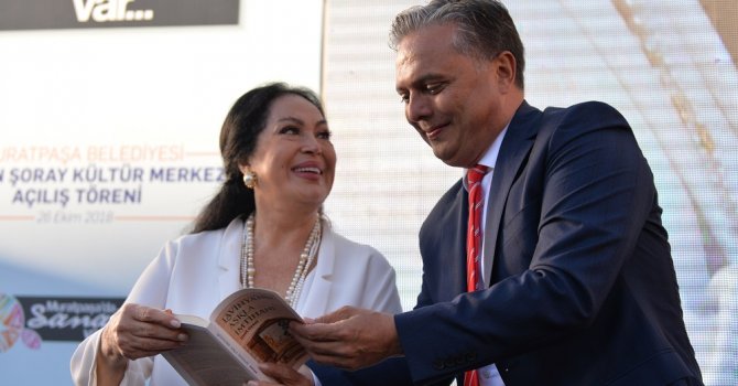 Yeni sezonda Muratpaşa’dan sanatçıya destek