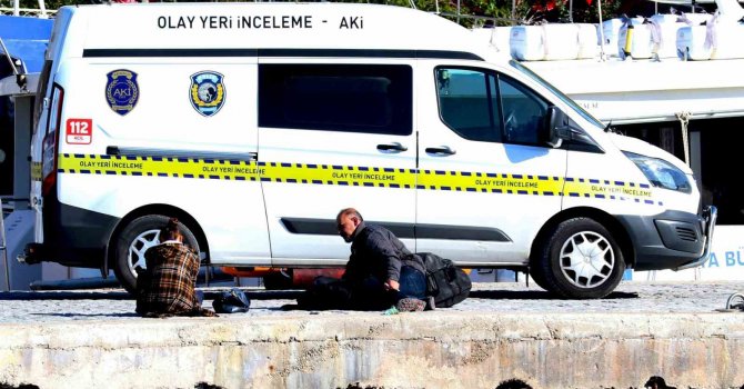 Acılı baba oğlunun cenazesine sarılıp ağladı