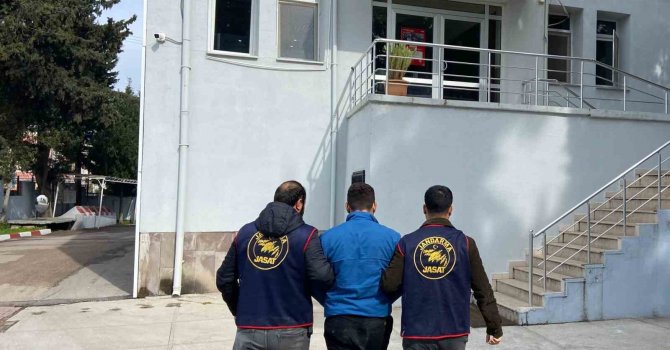 Adana’da aranan 10 şahıs yakalandı