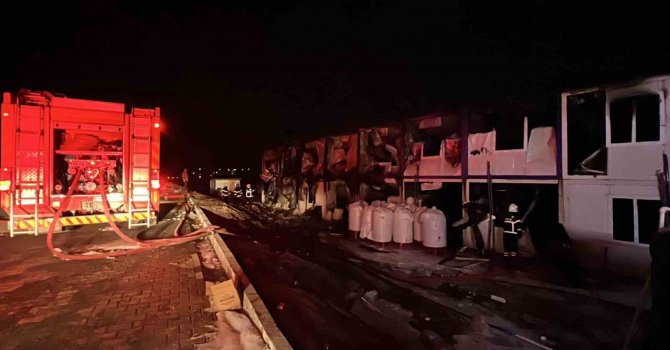 Kahramanmaraş’ta 400 işçinin kaldığı konteynerdeki yangın söndürüldü