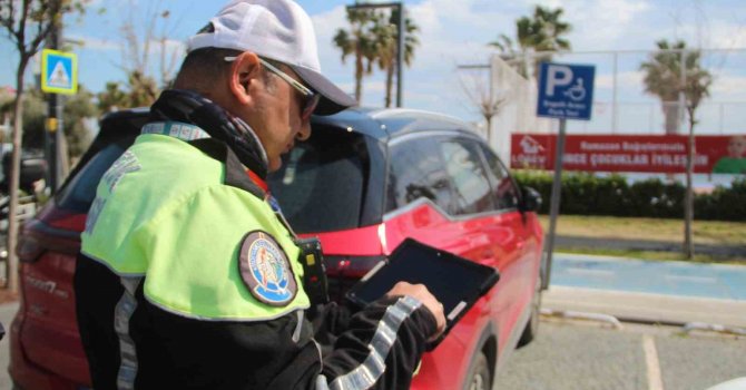 Şahin Timleri engelli park yerini işgal eden sürücülere acımıyor