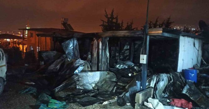 İskenderun’da konteyner yangını