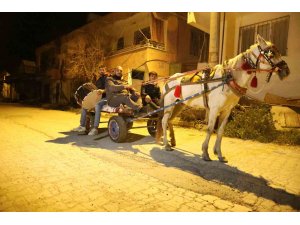 Enkaz kentin kovboy Ramazan davulcusu