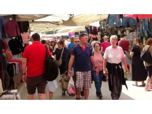 Perşembe pazarına turist yağdı, esnafın yüzü güldü