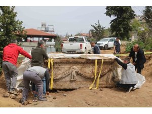 Kazı esnasında ortaya çıkan lahit koruma altına alındı