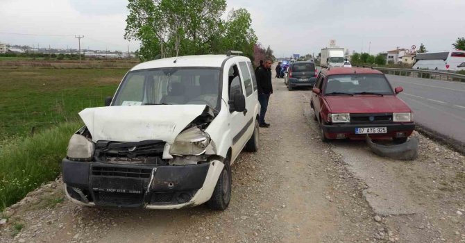 Antalya’da 3 araçlı zincirleme kaza: 1 yaralı