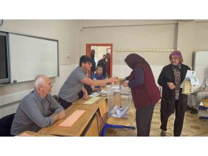 Osmaniye’de oy kullanma işlemi başladı