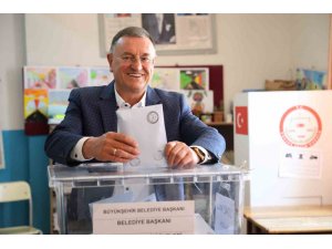 Hatay Büyükşehir Belediye Başkanı Savaş oyunu kullandı