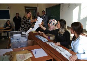 Mersin’de oy sayım işlemi devam ediyor