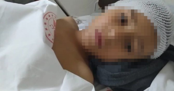 Okula yaptırılan hayrat çeşmenin mermer bloğu çöktü, 7 yaşındaki Eymen’in kaval kemiği kırıldı