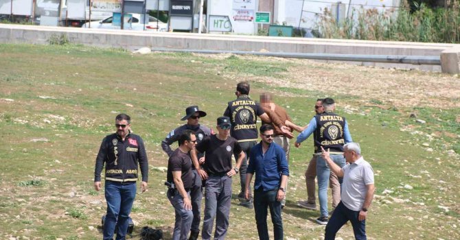 Eski eşi hakkında dedikodu yaptığını iddia ettiği akrabasını sırtından vurarak öldürdü