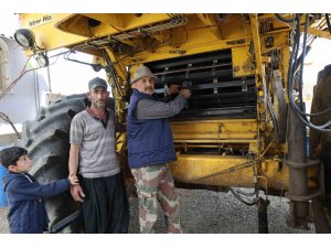Buğday hasadı öncesi biçerdöverler hazırlanıyor