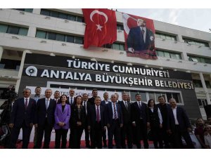 Muhittin Böcek: "Çalışma arkadaşlarım görevlerini aksatmayacak, siyaset yapmayacak"