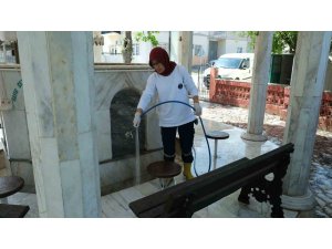 Kemer’de camilerde bayram temizliği