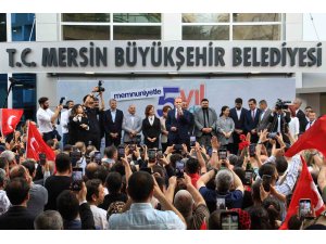 Mersin’de yeniden seçilen Vahap Seçer, mazbatasını aldı