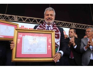 Hatay Büyükşehir Belediye Başkanı Öntürk: “Artık siyaset bitti şimdi millete hizmet zamanı”