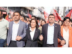 Seyhan Belediye Başkanı seçilen Oya Tekin mazbatasını alıp görevine başladı