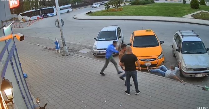 "Yan baktı" diye darp edip kaçtılar