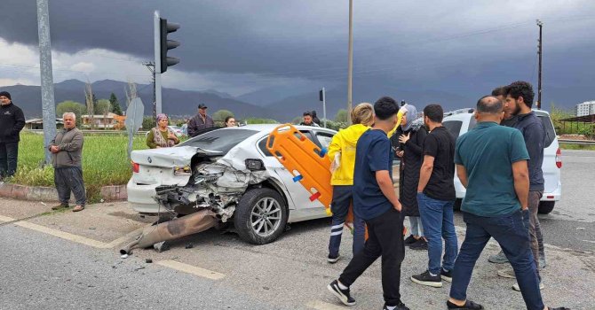 Hatay’da 3 aracın karıştığı kazada 7 kişi yaralandı
