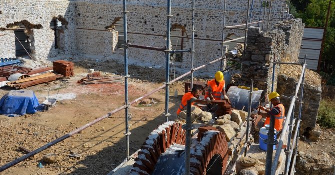 Alanya Gülevşen Camii’nin restore çalışmaları sürüyor