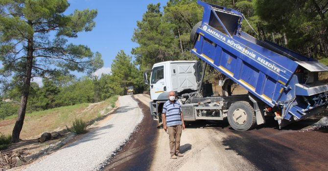 Manavgat Gençler Mahallesi’ne asfalt