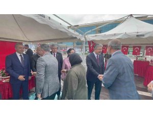 Osmaniye’de protokol üyeleri vatandaşlarla bayramlaştı