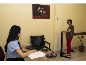 Diyetisyen Kinaş: "Dinlenmiş olan sindirim sistemimizi çok fazla yemek yiyerek bozmamak gerekiyor"