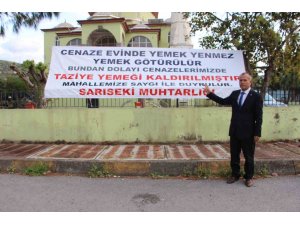 ‘Cenaze evinde yemek yenmez, yemek götürülür’ diyen muhtar, ilk icraat olarak mahallesinde cenaze yemeğini kaldırdı