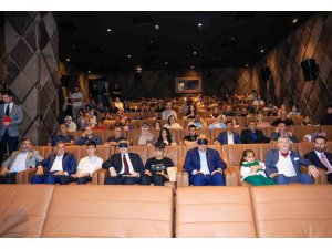 Bakan Ersoy, Adana’da açılan sergileri gezdi