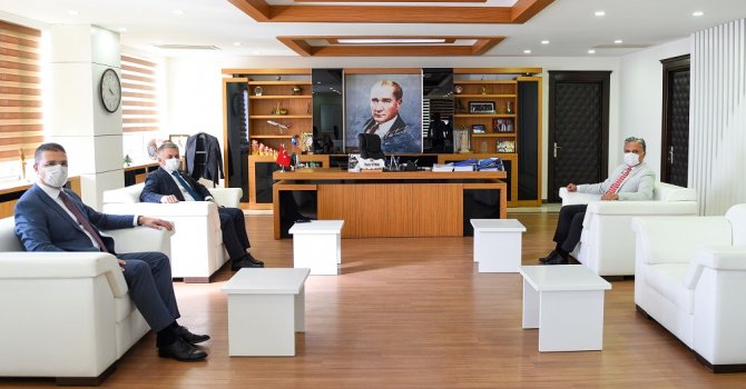 Vali Yazıcı, Başkan Uysal’ı ziyaret etti