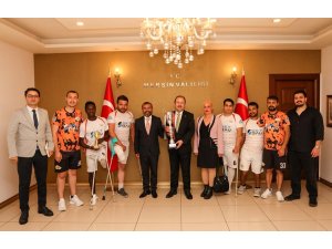 Şampiyon olan ampute futbolculardan Vali Pehlivan’a ziyaret