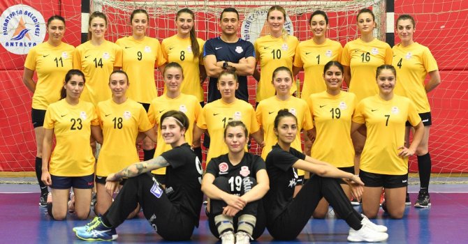 Paşanın Melekleri evinde sahaya çıkıyor