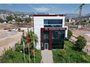 Etrafındaki bütün binalar yıkıldı, onun camı bile kırılmadı