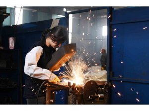 Antalya OSB’den kadınlara özel çelik kaynakçılığı kursu