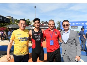 Dünya Paratriatlon Kupası’nda milli paratriatlet Uğurcan Özer birinci oldu