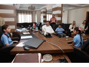 Başkan Yıldız, koltuğunu çocuklara devretti