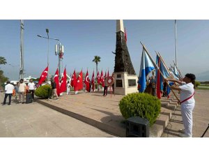 İskenderun’da  Atatürk anıtına çelenk bırakıldı
