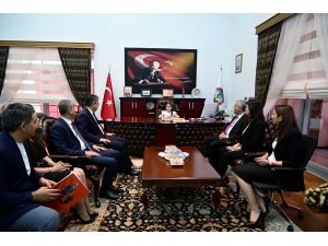 Koltuğa oturan depremzede öğrenci: "Binaların yüksek olmasını istemiyorum"