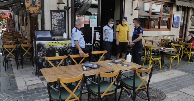 Büyükşehir Belediyesi Kaleiçi’nde denetim yaptı