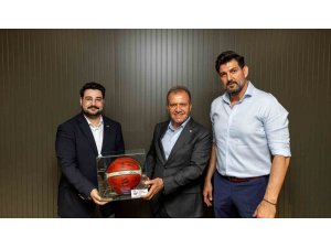 Play-off’a kalan basketbolcular Başkan Seçer ile bir araya geldi