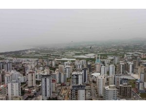 Mersin toz bulutu altında